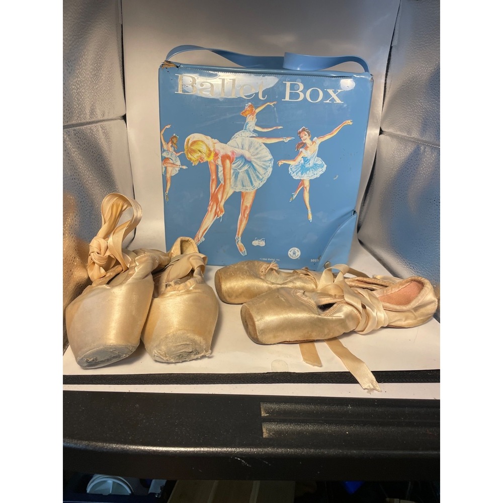 Vintage 1966 Mattel Ballet Box Doll Case Blue Carry Storage Case With 2 set shoe